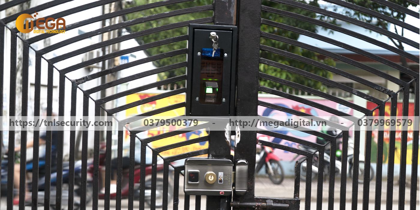 Thuc-hien-cong-trinh-lap-khoa-dien-tu-ket-hop-bao-dong-nhac-quen-dong-cua-tai-Quan-9